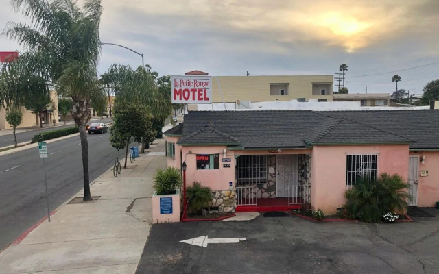 La Petite Rouge Motel