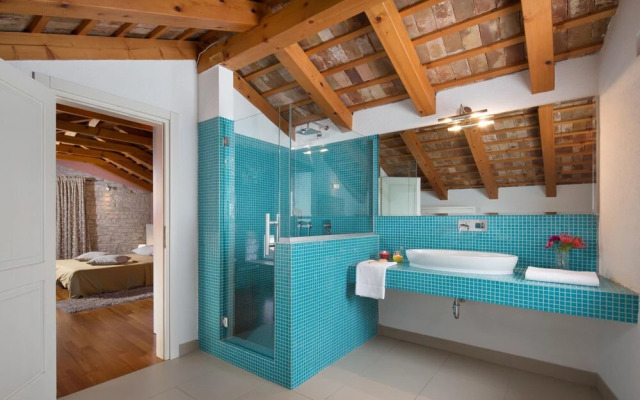 Art Villa Sis With Private Pool