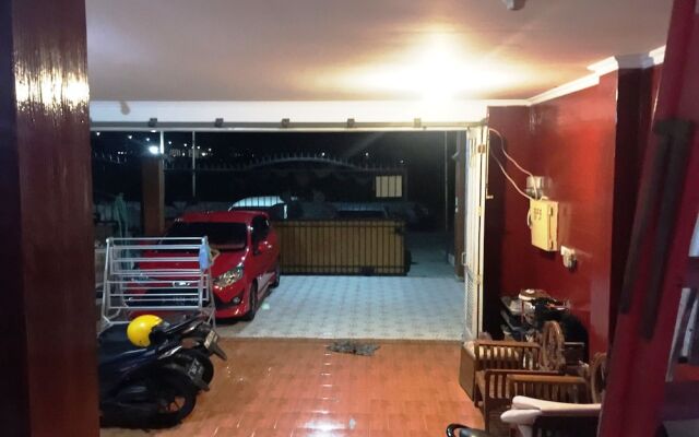 Hotel O Guest House Bu Iin Syariah