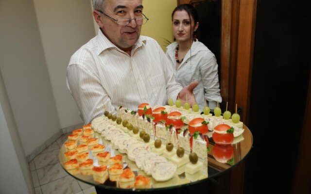 Penzion a restaurace U Hroznu