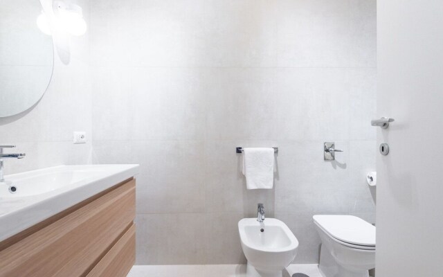 Modern Trendy Flat Well Connected W/vatican