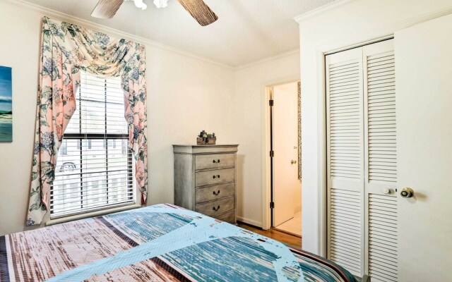 Lakeside Happiness: Home on Lake Moultrie!