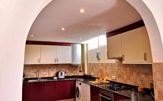 Villa with serene mountain views. Spacious garden with 10x5m pool. - фото 5