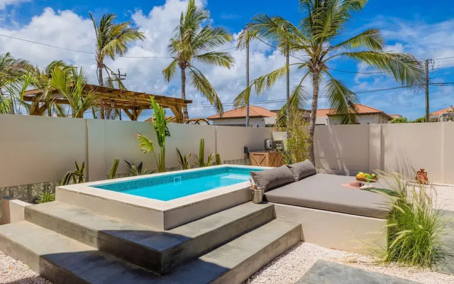 Newly Renovated Amazing Location Private Pool
