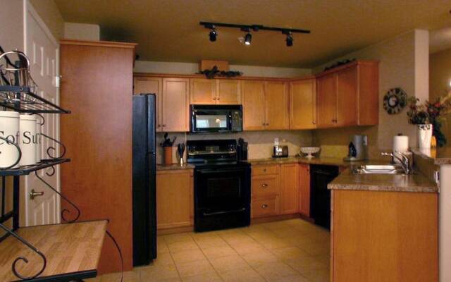 Sunset Waterfront Resort by DKRA