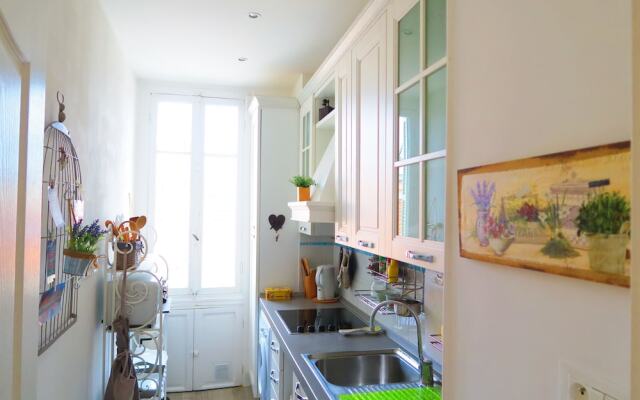 "Lavinia" by Nestor&Jeeves