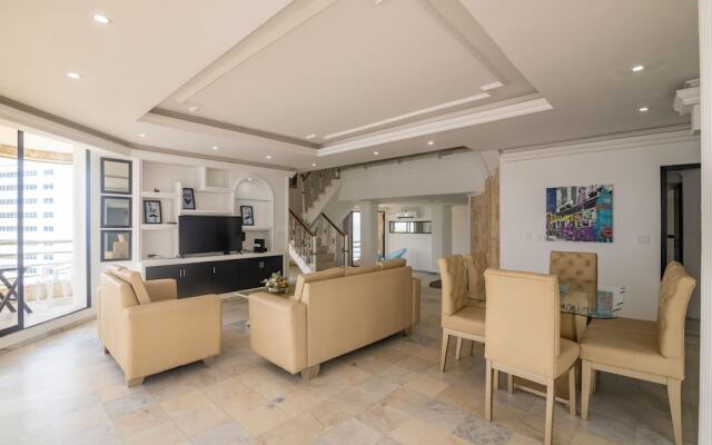 Penthouse con Piscina Privada El Laguito