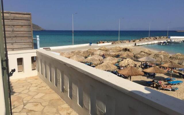 Diakofti Fishermen beachfront house