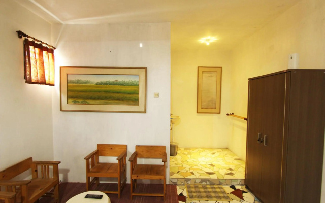 Posnya Seni Godod Art Gallery & Homestay – Guest Rooms – Yogyakarta