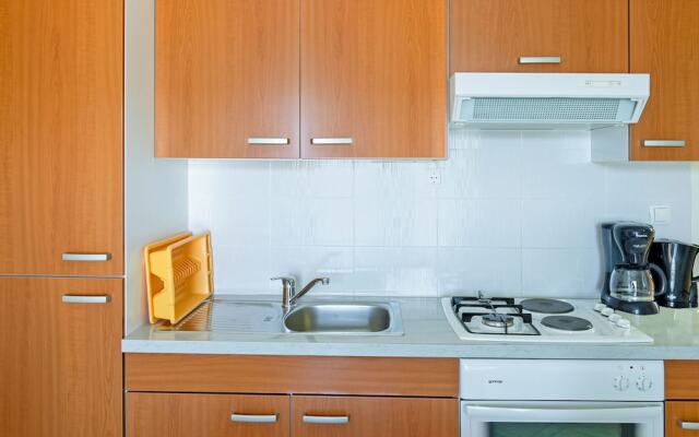 Restful Apartment in Mastrinka near Beach & Town Center
