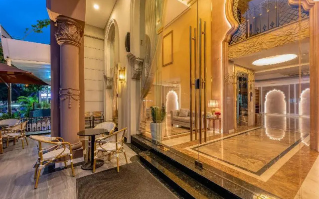 Golden Tree Hotel & Apartment By Zuzu