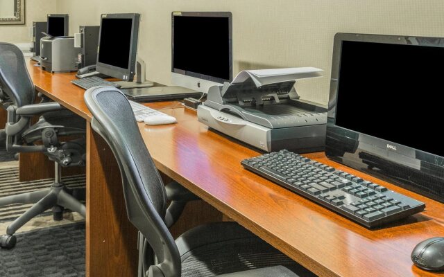 Wyndham Garden Hotel Newark Airport