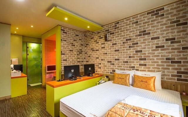 Hotel 369