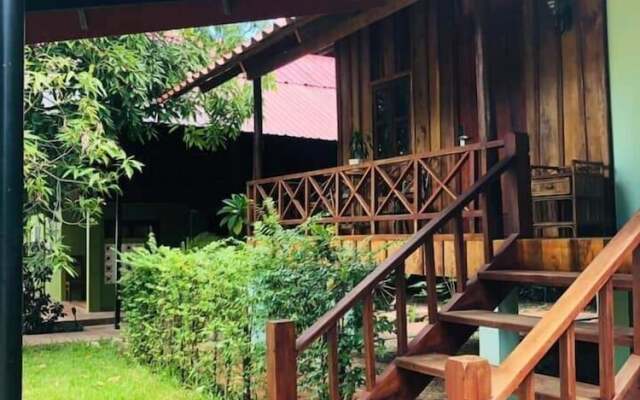 The moon kampot boutique