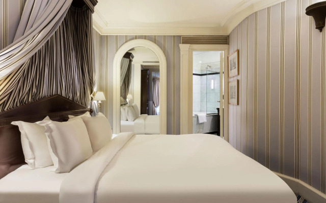Le Dokhan’s Paris Arc de Triomphe, a Tribute Portfolio Hotel