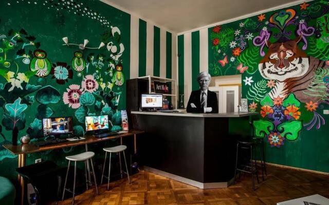 Art Hole Hostel