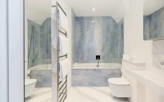 The Charm of Chelsea - Modern 4bdr With Shared Courtyard