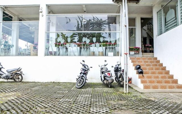 RedDoorz Plus @ Sersan Bajuri 2