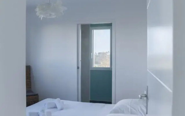 Pretty new House With Small sea View