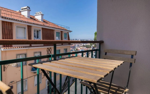 Lovelystay - Sunshine Residence in the Heart of Graça