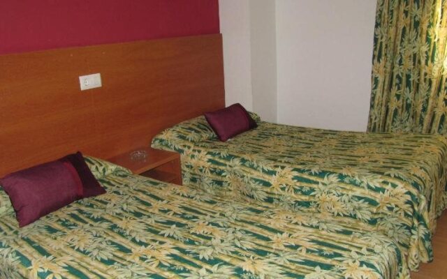 Hostal y Apartamento Molí de Mar