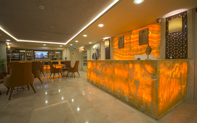 Antusa Palace Hotel & Spa