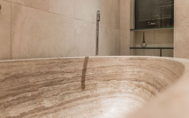 The Oscar Wilde Suite by 5STARSTAY