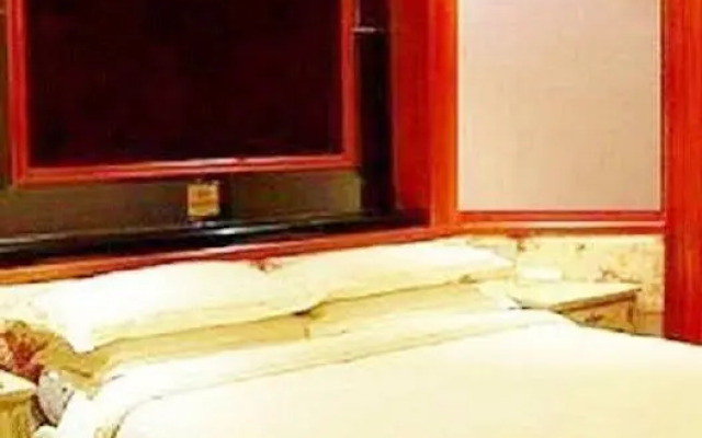 Lucky Hotel - Carlton Group of Hostels