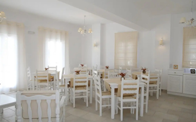 Spiros & Hiroko Hotel - Adults Only