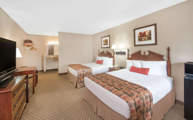 Days Inn by Wyndham Show Low