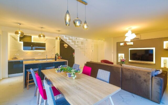 Luxurious Villa in Kaštel Gomilica With Pool