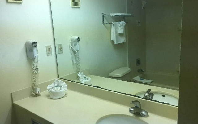 Parkside Hotel & Suites