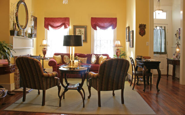 Green Palm Inn