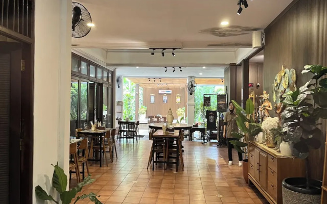 R Residence Jakarta
