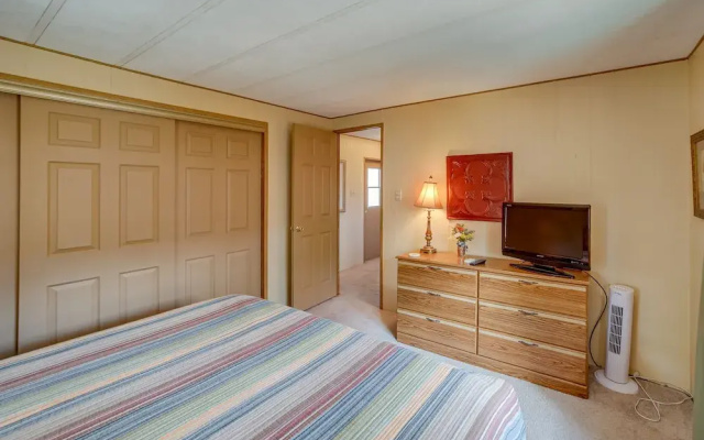 Patio & Grill: Cozy Cabin in Munds Park!