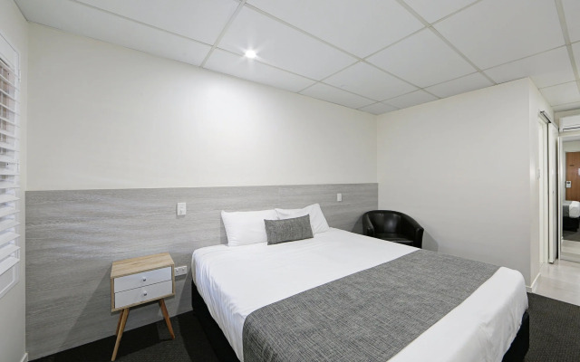 Chalet Motor Inn