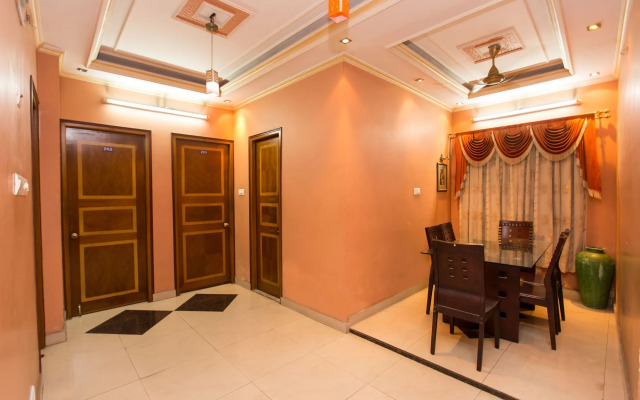 Landmark AB Block Hotel By OYO Rooms