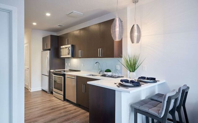 Global Luxury Suites Clarendon Metro