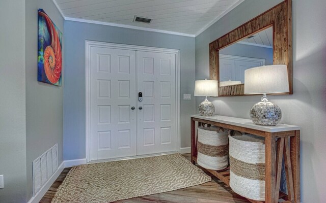 Azure Paradise on the Canal