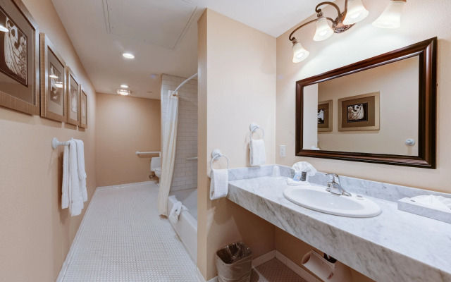 Gaslamp Plaza Suites