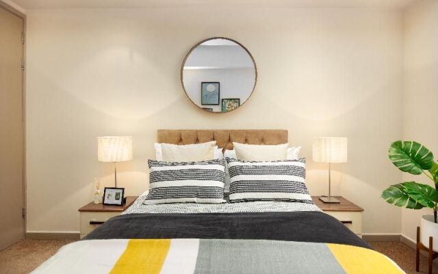 Luxurious Lawrence House Serviced Apartment