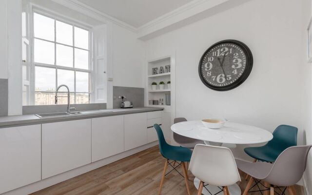 Heart of Edinburgh City Centre 3 Bedroom Georgian Apartment