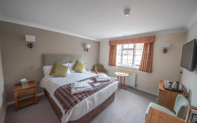 Norfolk Arms Hotel