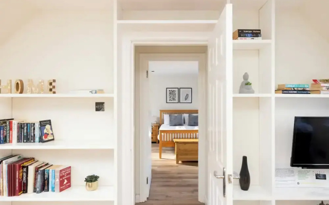 JOIVY Inviting Flat Near Edinburgh Castle W/ Parking