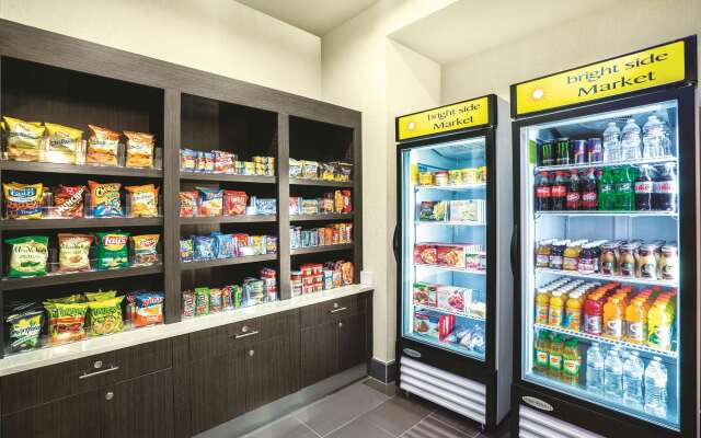 La Quinta Inn & Suites by Wyndham Cleveland TN