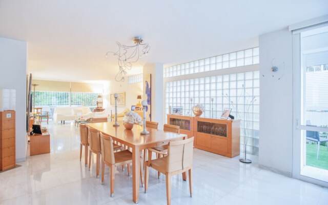 Perfect Athenian Villa