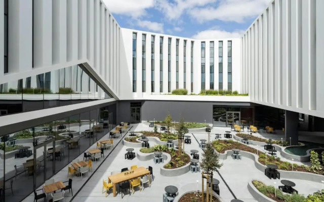 Moxy Alfragide Lisboa