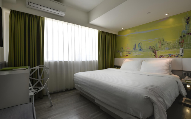 FX Hotel Kaohsiung Zhonghua Road Branch