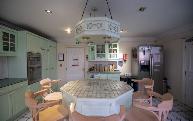 OYO Oakcroft Guest House Manchester Airport