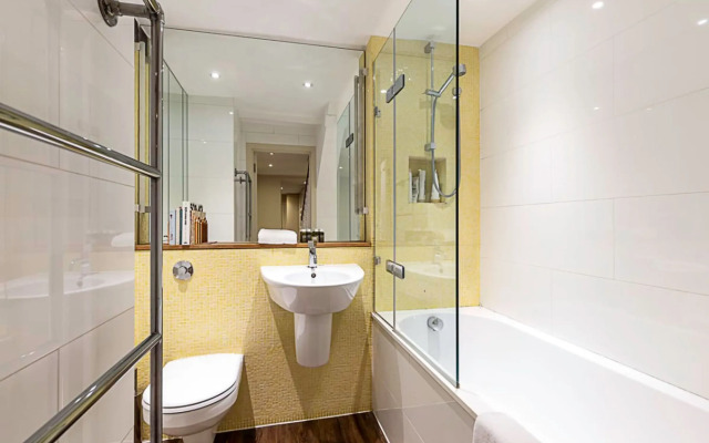 London Luxe Retreat: 5-bed Gem